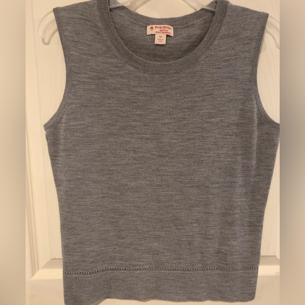 Brooks Brothers Red Fleece Women’s Grey Sweater Shell Size Medium